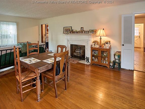 5th image of 101 49th St SE