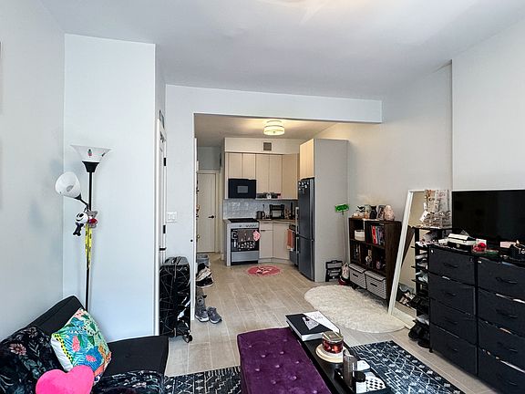 4th image of 1411 York Ave APT 2D