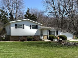 1103 Carlson Dr, Burton, MI 48509