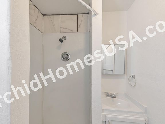 4th image of 909 S 35th Ave #3