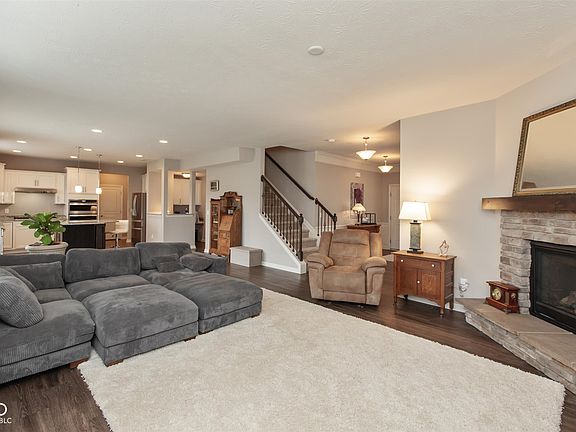 4th image of 15349 Eastpark Cir W