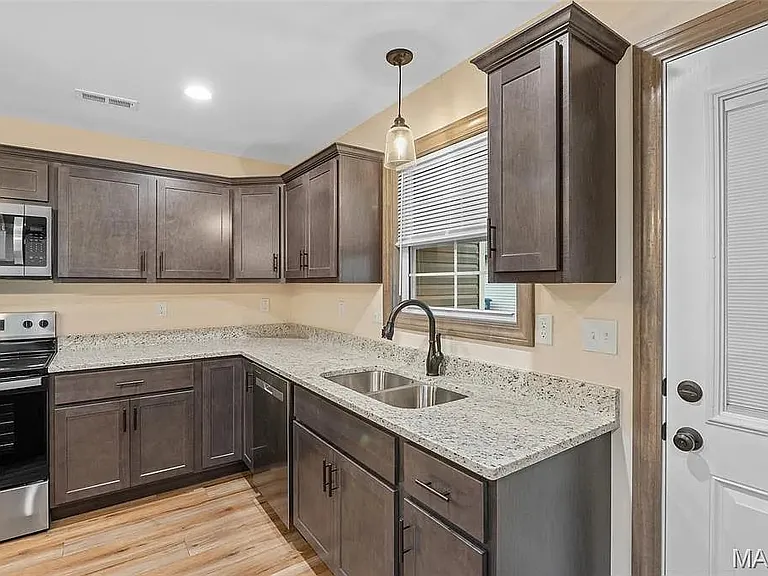 3605 Justine Dr — Photo 15