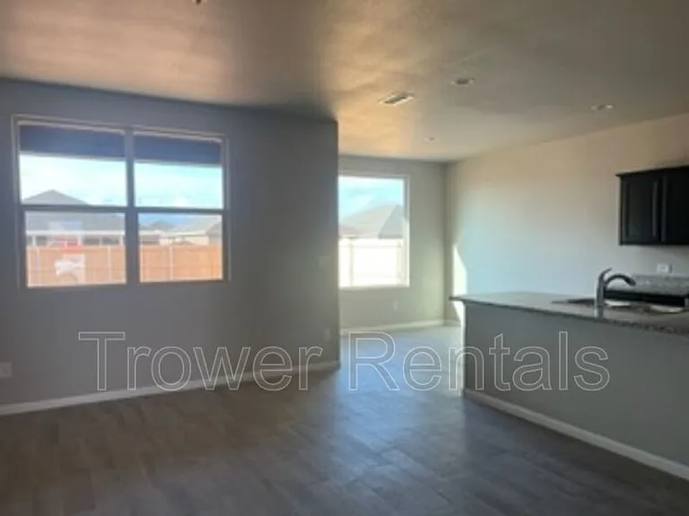 1902 Twin Falls Dr — Photo 5