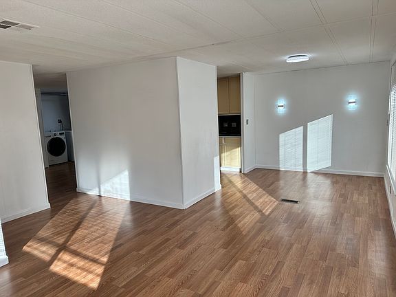 3rd image of 44826 Orpington Ave