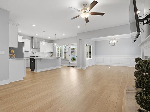 4th image of 805 Winsham Dr