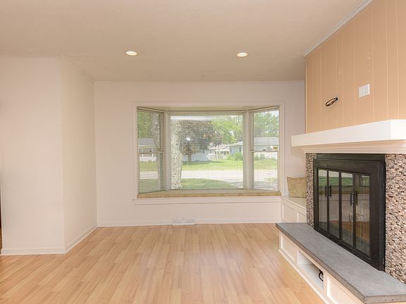 3rd image of 431 N Greenview Ave