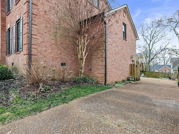 3rd image of 605 Cotswold Park Ct