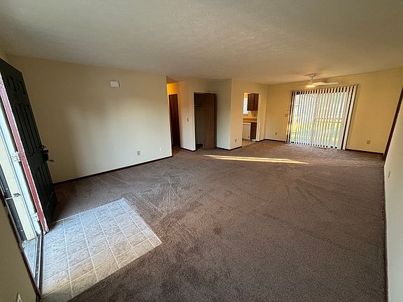 3rd image of 1875 Stoneview Ct