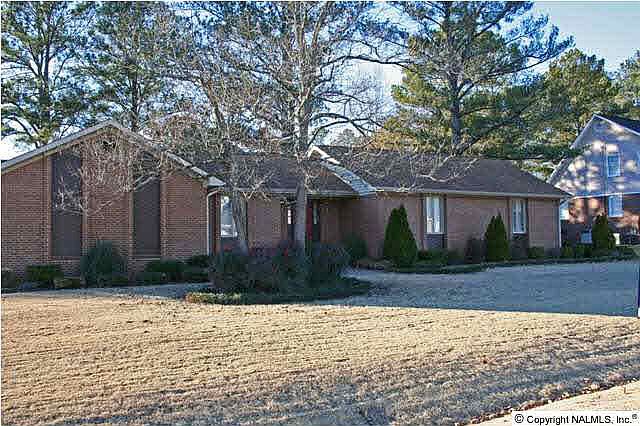 1st image of 104 Cambridge Ln