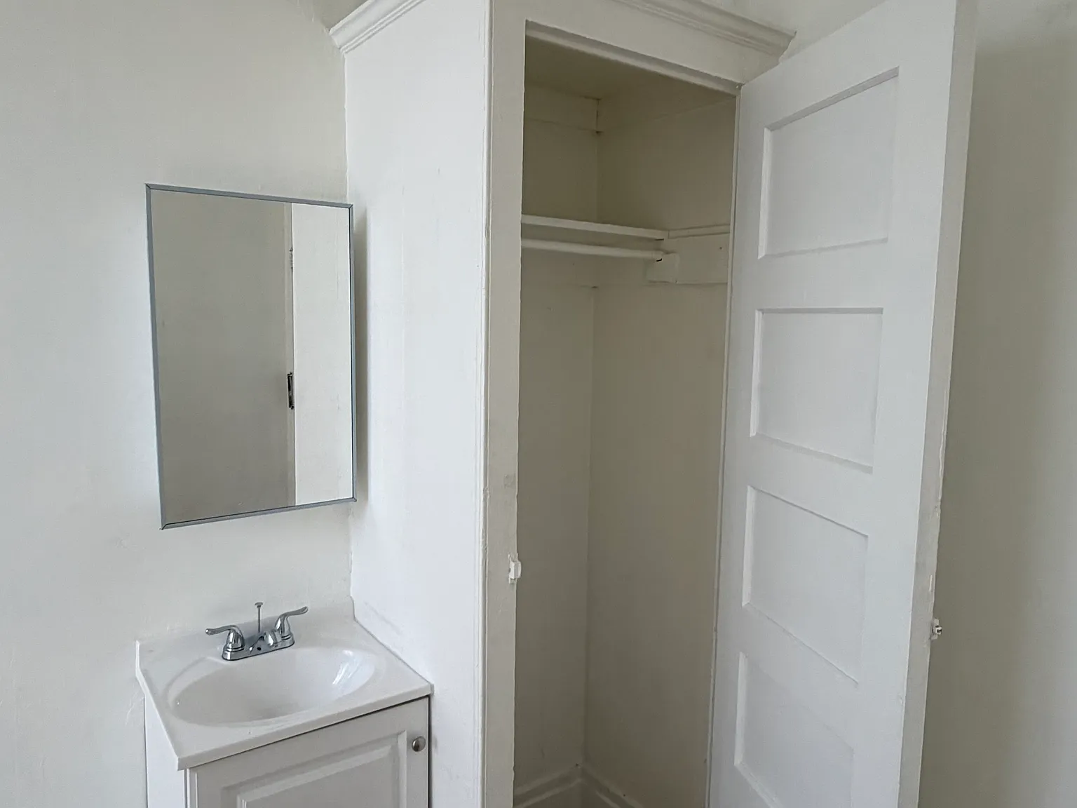 Studio, $900 — Photo 2