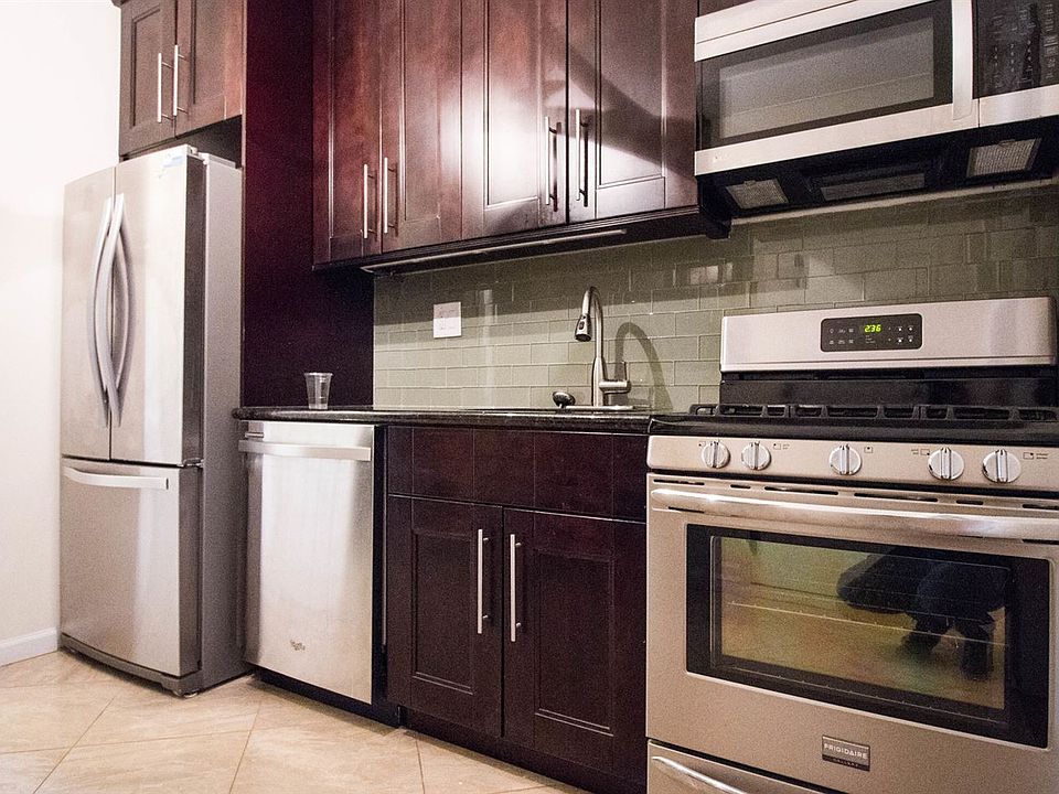 583_Seneca_Ave_1L_(11_of_18)