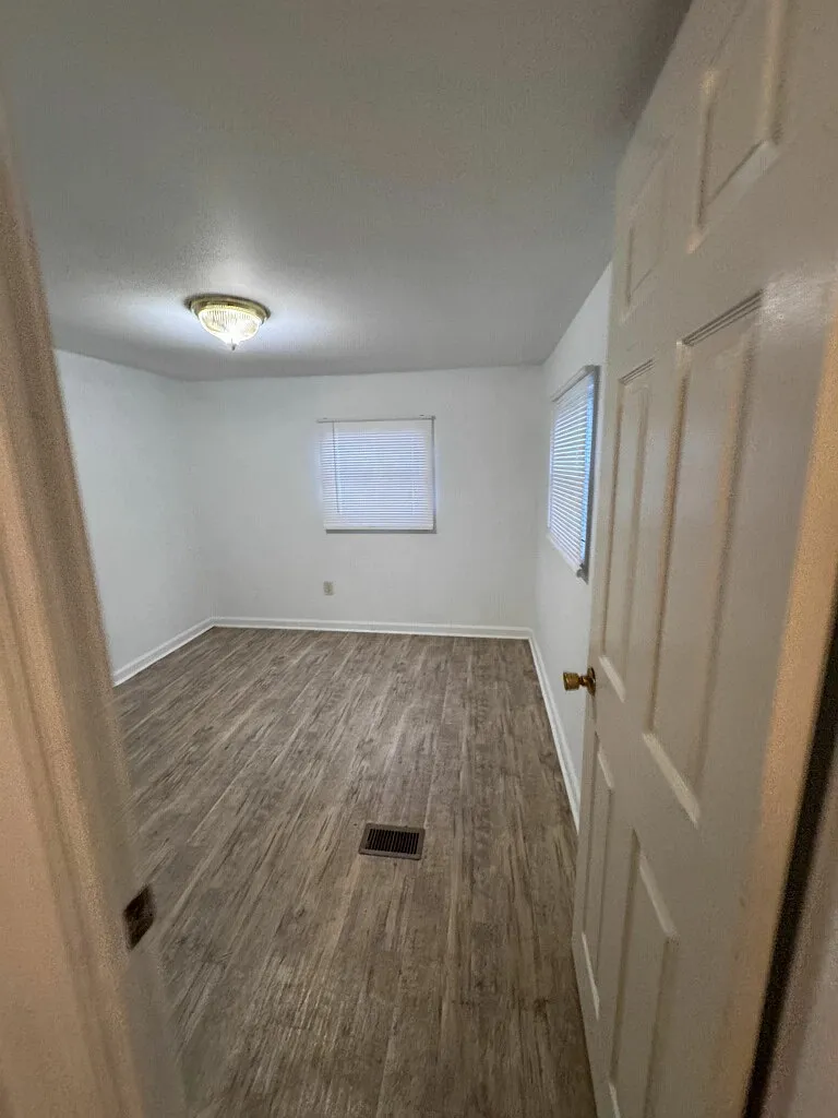 2 bed, 550 sqft, $900 — Photo 2