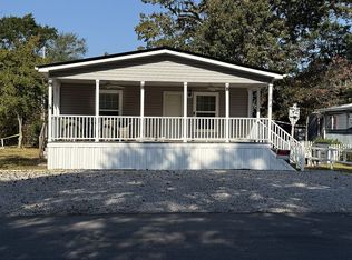 194 Point Dr, Murrells Inlet, SC 29576