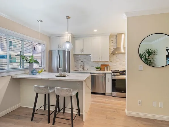 9005 Cynthia St APT 215, West Hollywood, CA 90069