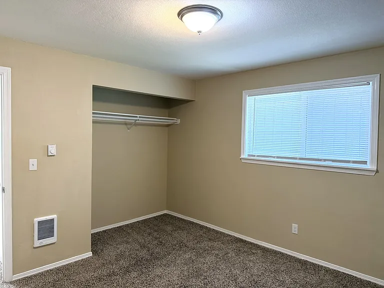 Riverside Manor — Photo 34