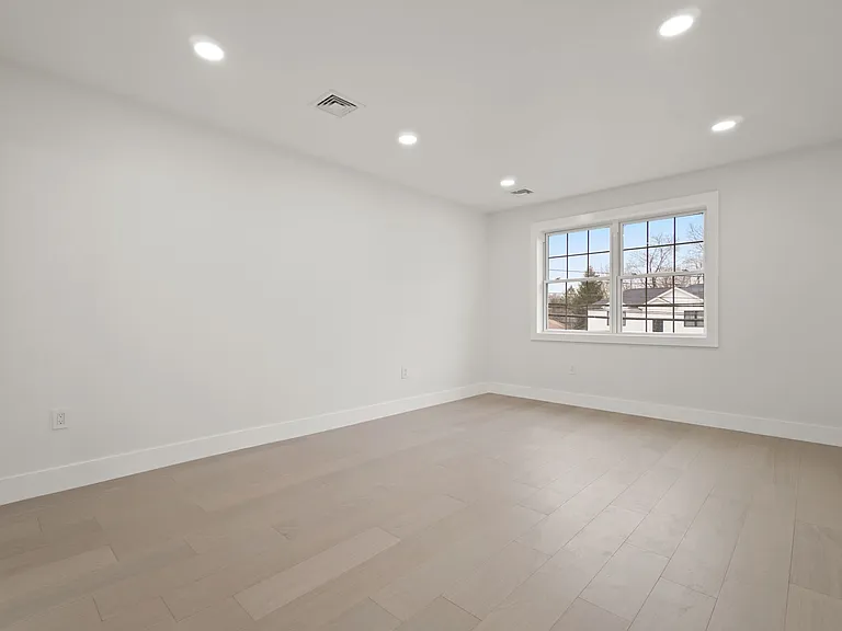 419 Frances Ln #B — Photo 14