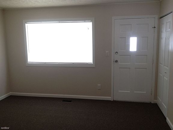 3rd image of 1261 Lexington Pkwy