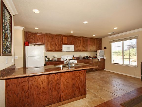 Spacious Kitchen