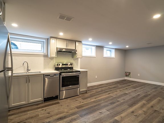 4th image of 104 E 41st St