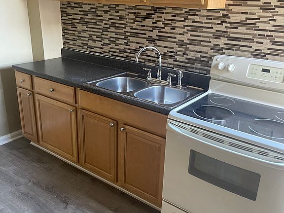 5th image of 638 E Hilton St #B