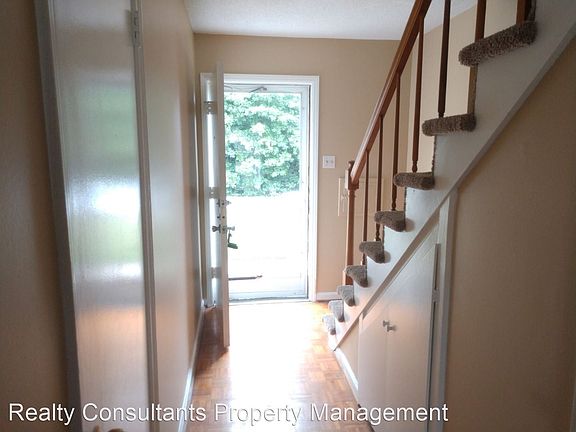 3rd image of 101 Oxford Pl APT 15