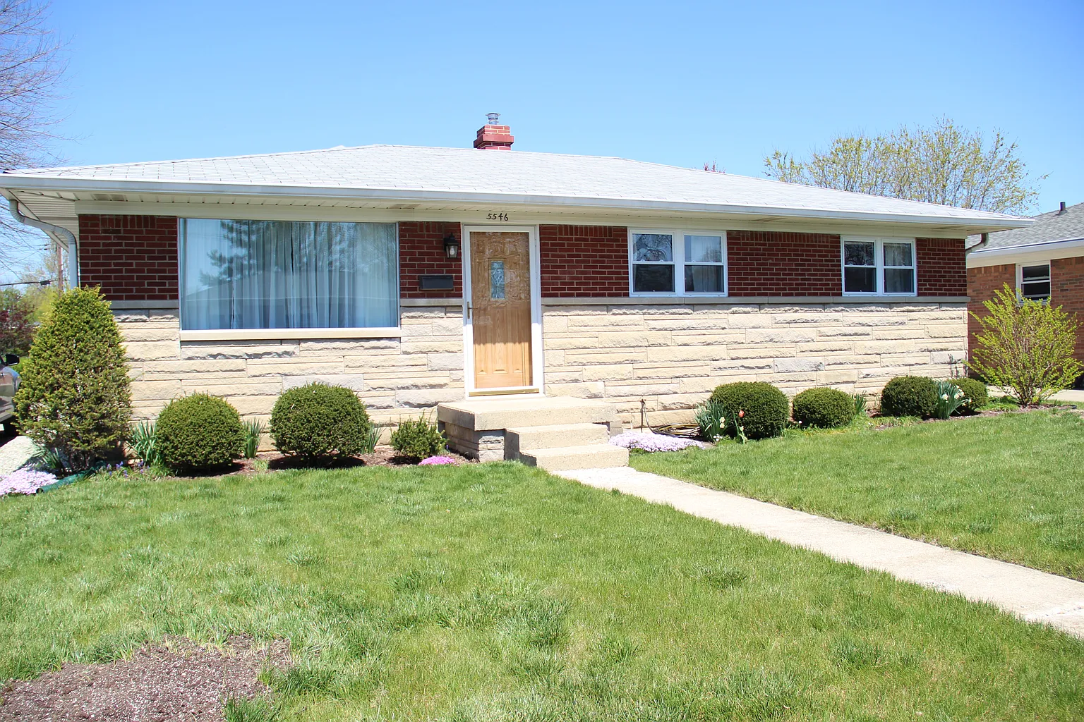 5546 Maplewood Dr photo 1