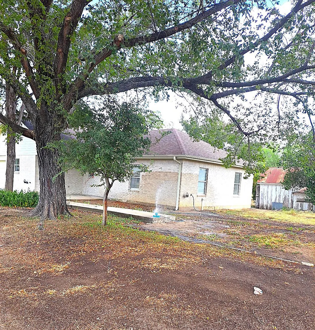 3 bed, 2.0 bath, 1698 sqft, $2,200 — Photo 2