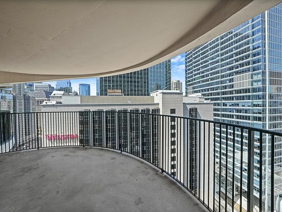 5th image of 300 N State St APT 2404