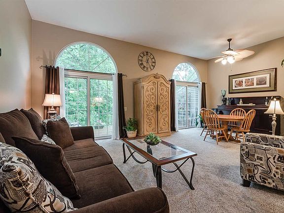 3rd image of 7059 Sweetwater Dr