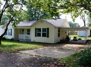 311 Ash St, Willow Springs, MO 65793