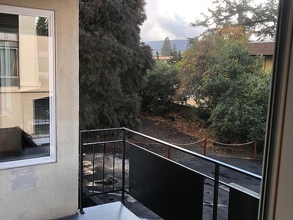 5th image of 1611 Oxford St #4/5
