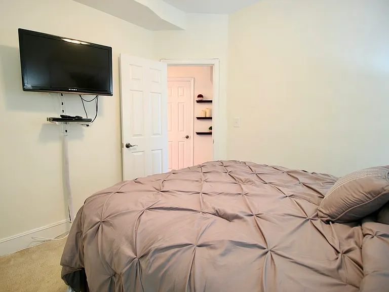 1423 E St NE #1 — Photo 10