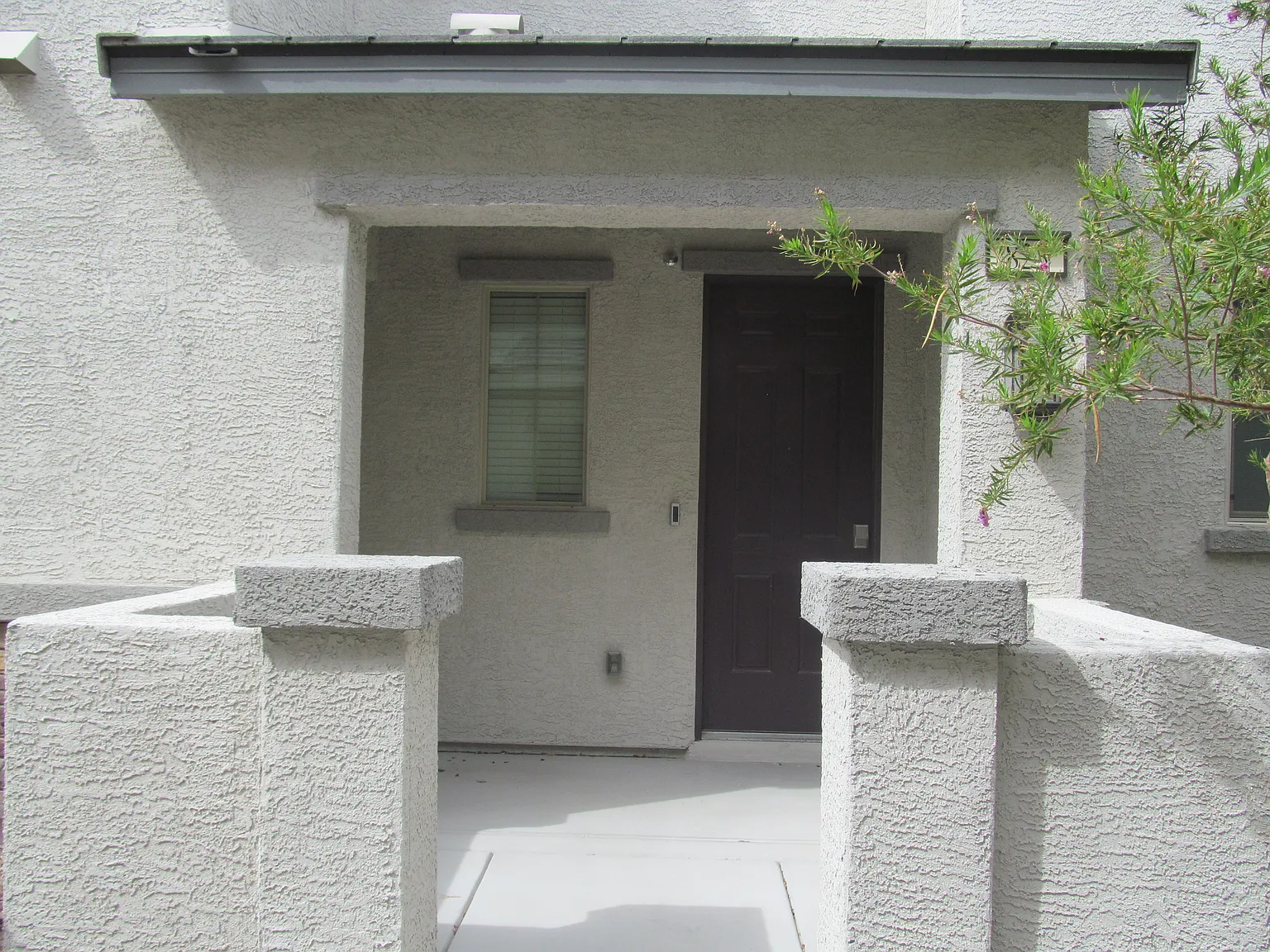 3 bed, 2.5 bath, 1975 sqft, $1,850 — Photo 3