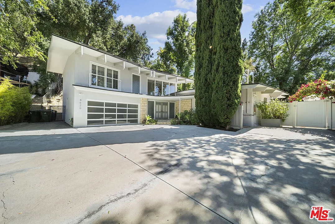 4 bed, 3.0 bath, 2538 sqft, $10,495 — Photo 2
