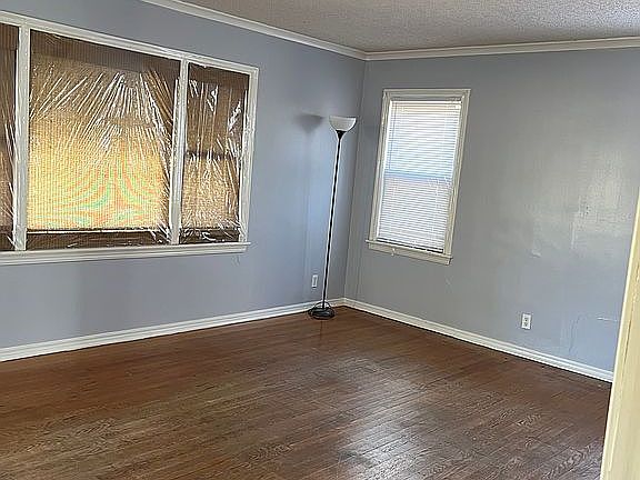 4th image of 2130 Dewey Pl