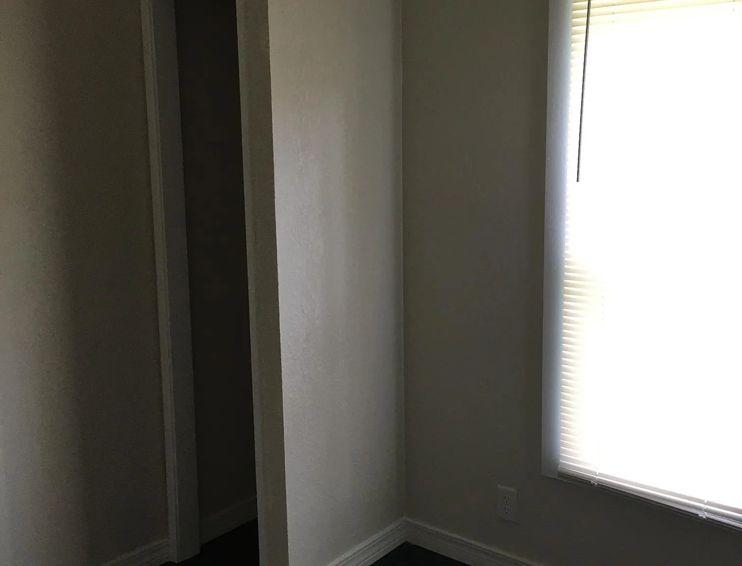 907 B St SE — Photo 3