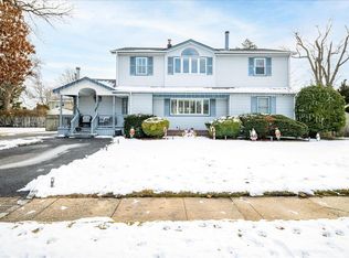 654 Bermuda Rd, West Babylon, NY 11704