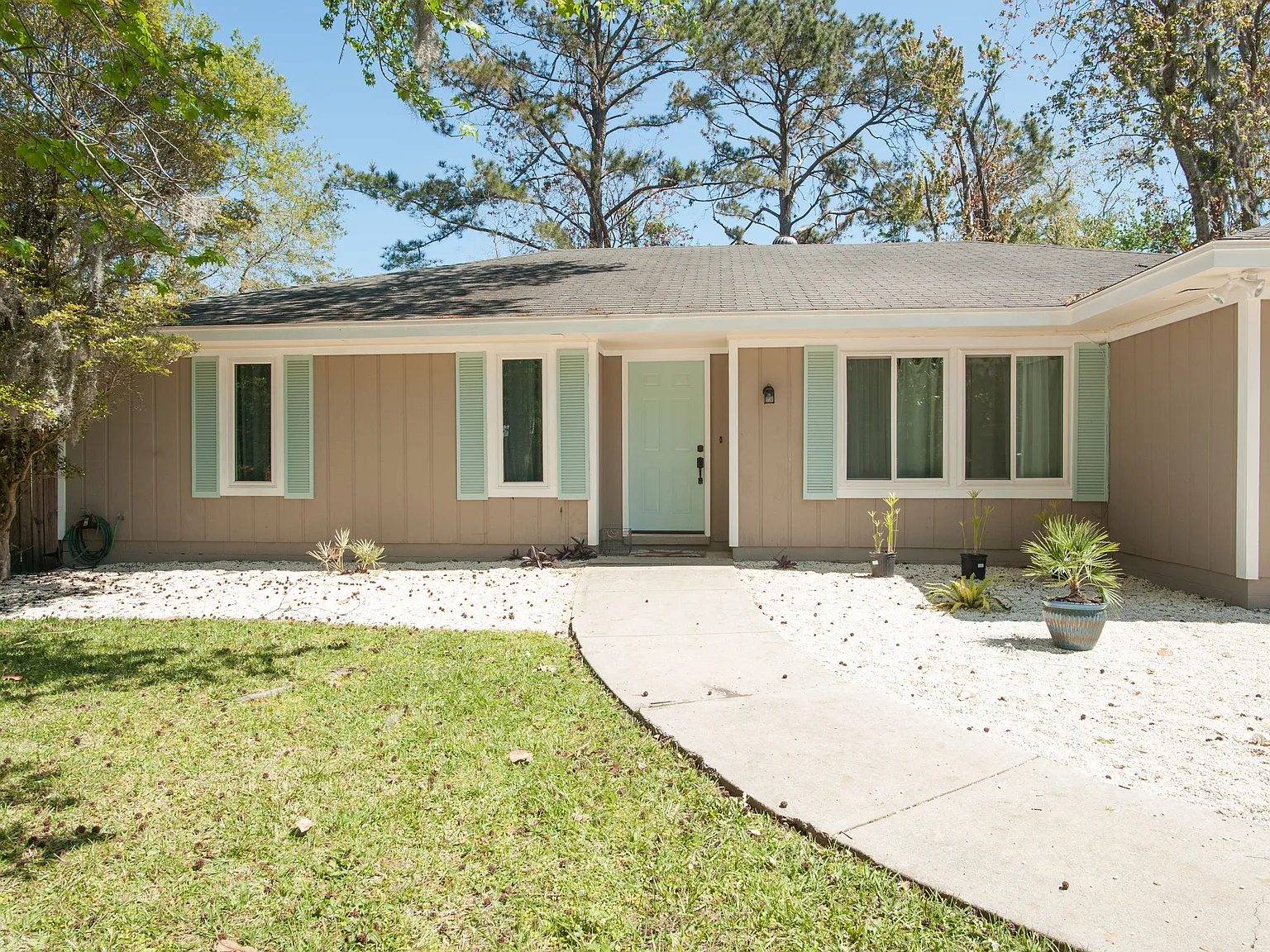 3 bed, 1727 sqft, $3,950 — Photo 1