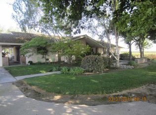 1716 N Humboldt Ave, Kerman, CA 93630