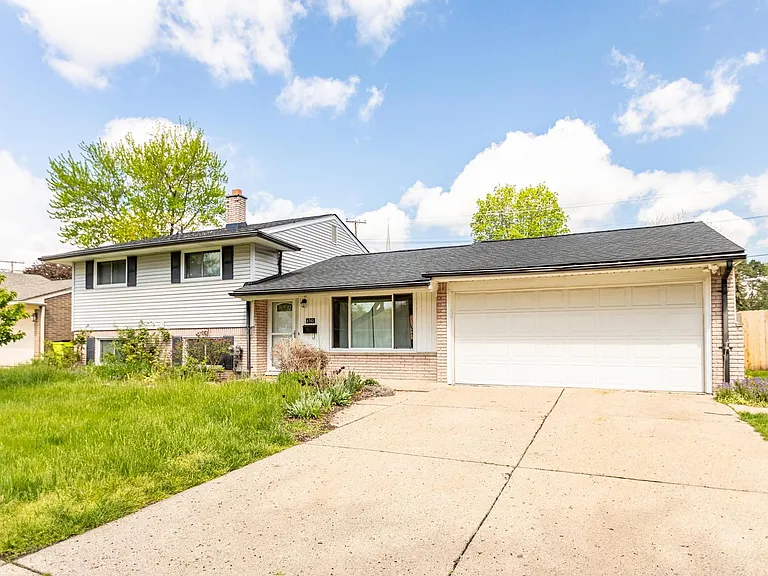 8743 Leslie Dr — Photo 34