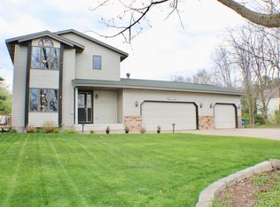 15547 Leonard St, Spring Lake, MI 49456