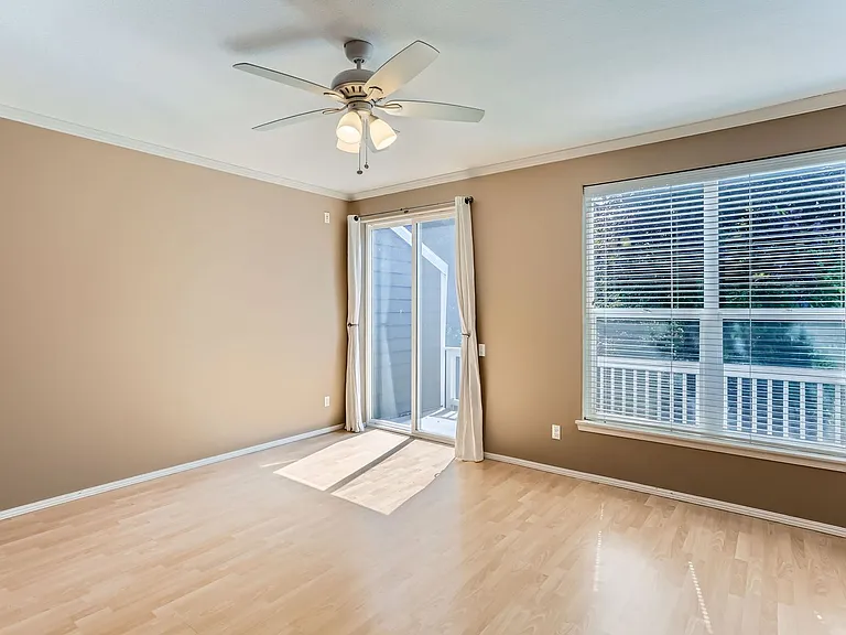 10175 NW Wilshire Ln — Photo 6