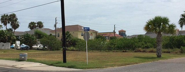 2nd image of 108 E Cora Lee Dr