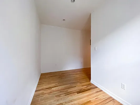 Rented by Kahen Properties | media 7