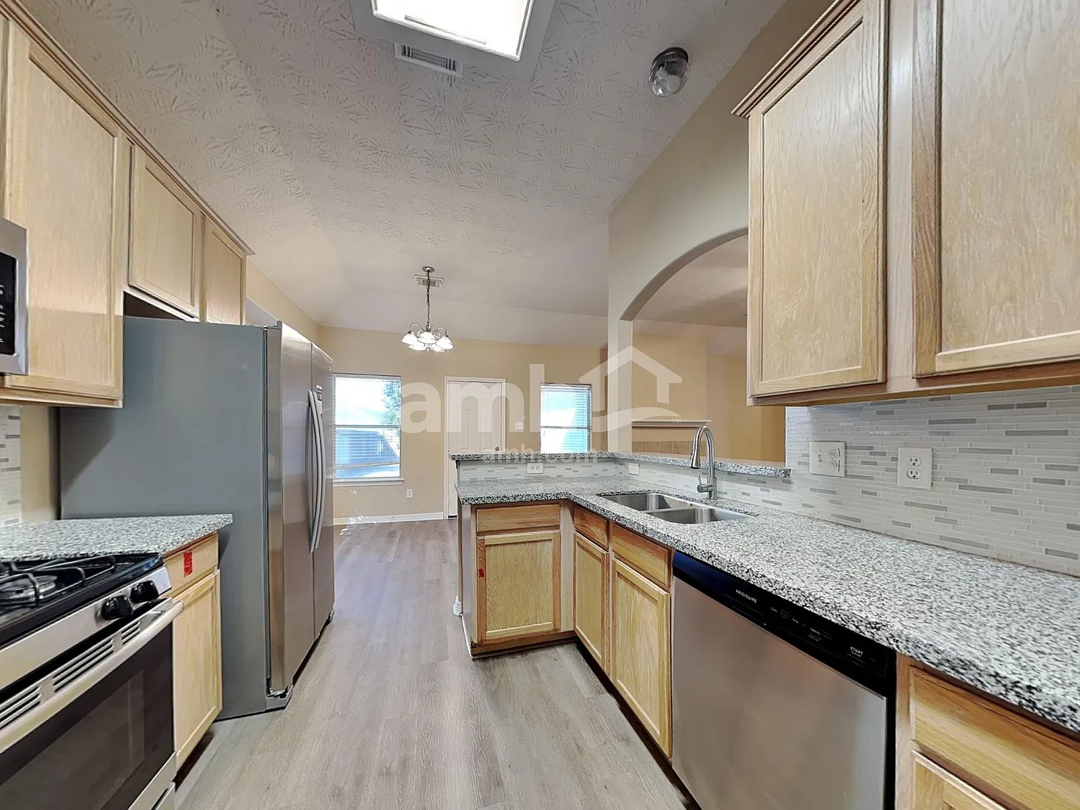 3 bed, 2.0 bath, 1396 sqft, $1,680 — Photo 3