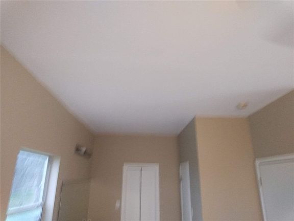 5th image of 112 Heritage Oaks Dr