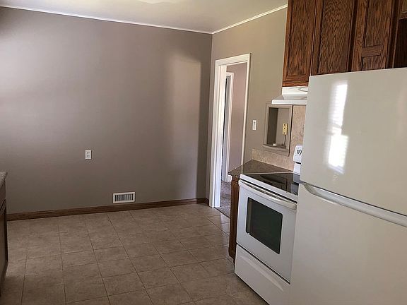 Eat-in kitchen