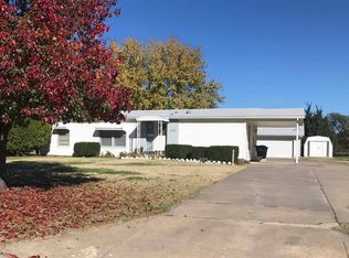 1108 E 9th St, Newton, KS 67114