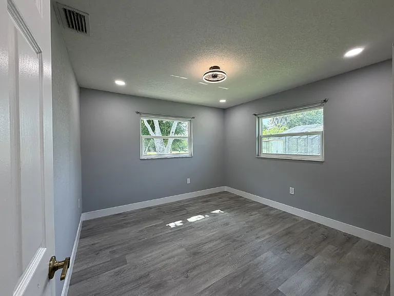323 Aurora St NW — Photo 24