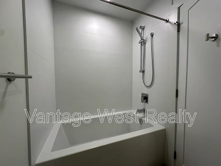 1380 Pridham Ave #305 — Photo 15